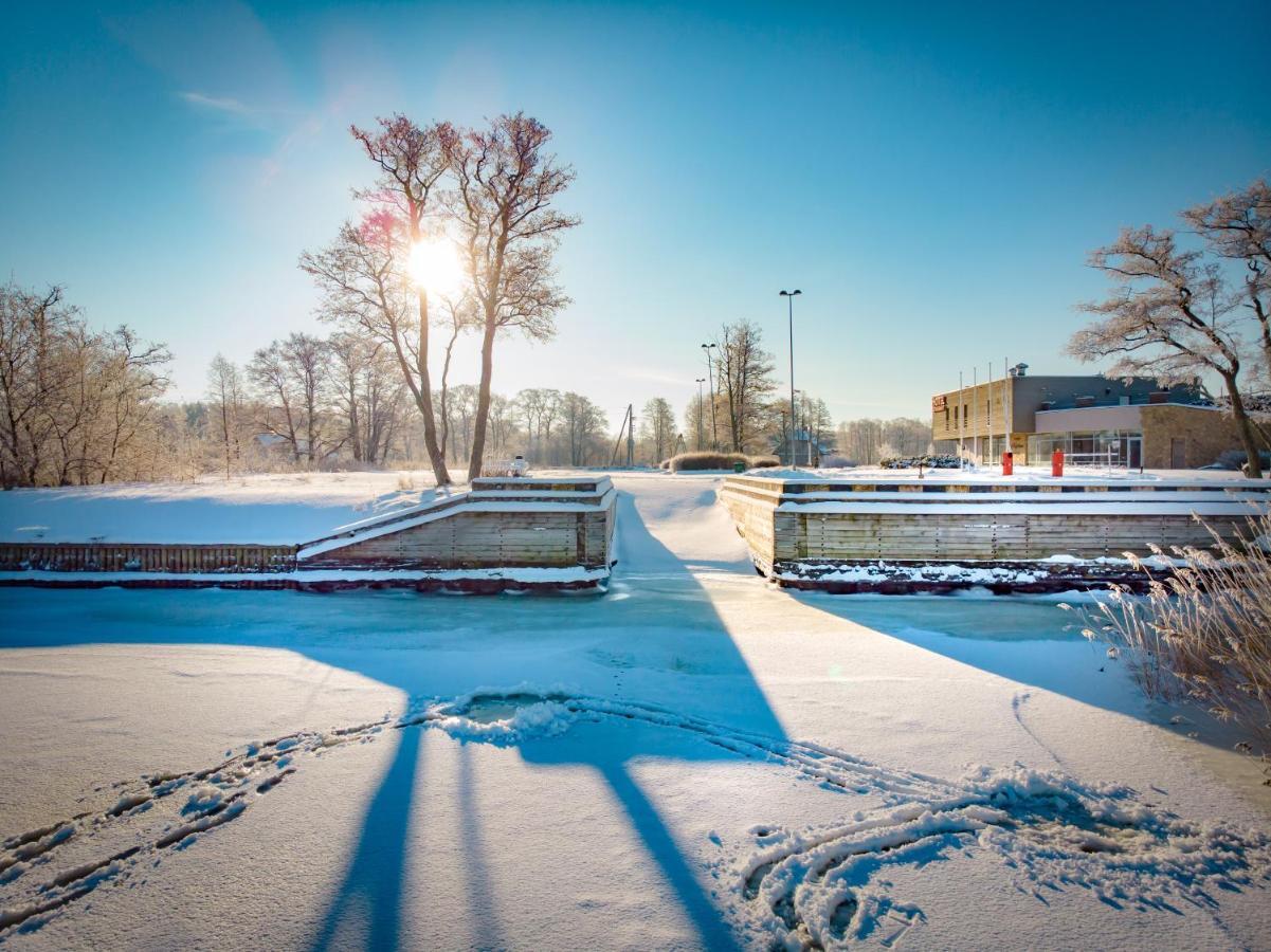 Kapteinu Osta Salacgrīva Buitenkant foto